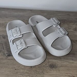 Cushionaire Sandals